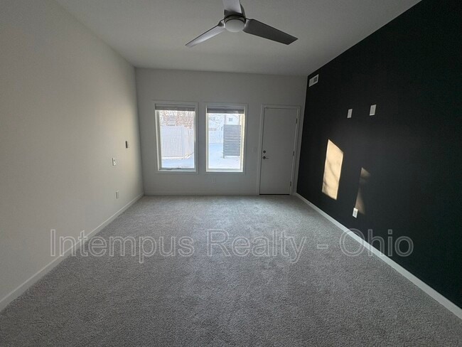 Building Photo - 2430 Richmond Rd