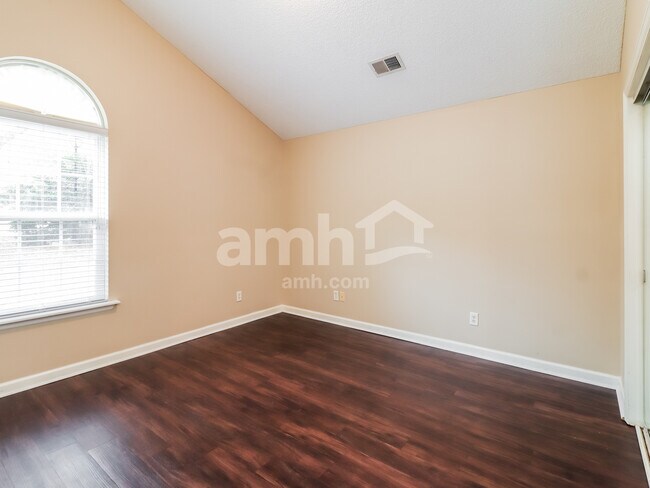 Building Photo - 44 Westminister Pl