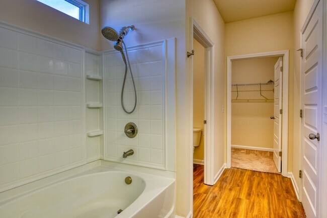 Building Photo - 13918 Brooks Dr