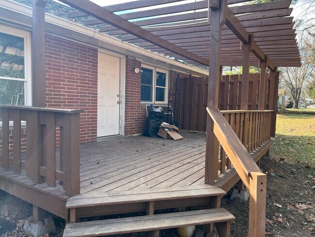Building Photo - 10 George Cir