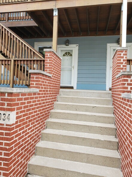 Front Entrance - 3034 N Drake Ave