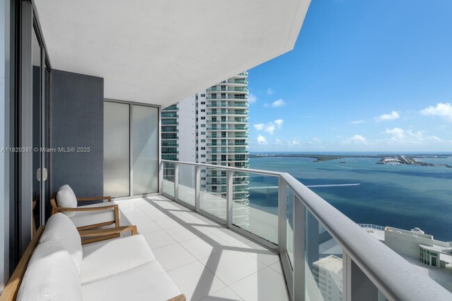 Building Photo - 1300 Brickell Bay Dr