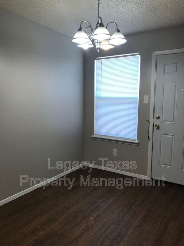 Building Photo - 1409 Courtney Pl