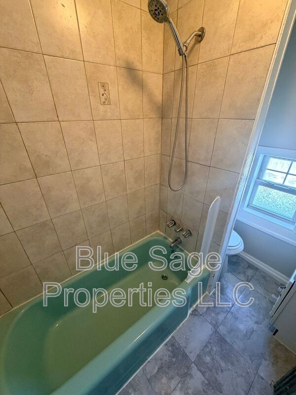 Building Photo - 425 Pusey Ave