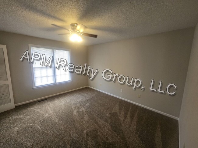 Building Photo - Updated Harbison Townhouse