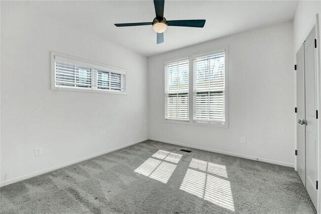 Building Photo - 900 Brees Ct