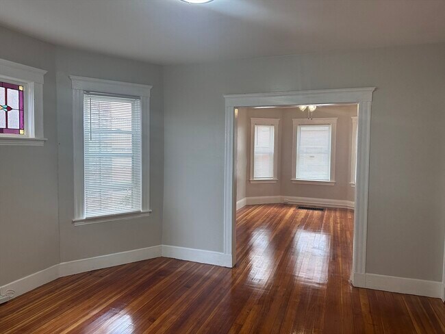 Building Photo - 73 Cushing Ave