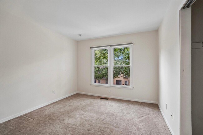 Building Photo - 1604 Cotswald Ct