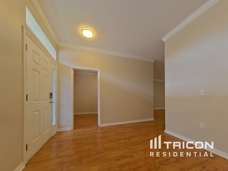Building Photo - 1692 Brolga St