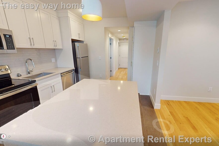 Building Photo - 208-210 Banks St Unit #3