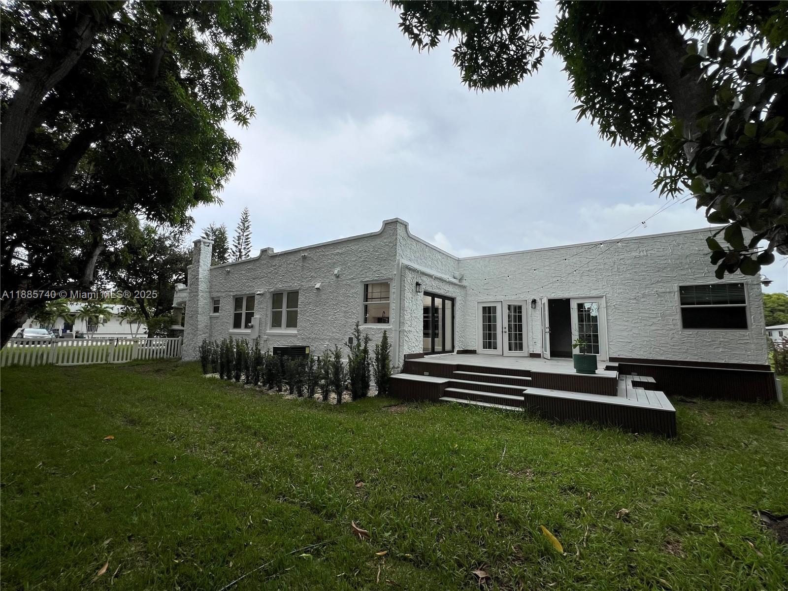 Building Photo - 130 SW 1st Ave