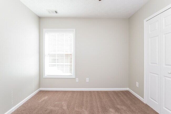 Building Photo - 303 Stone Valley Xin