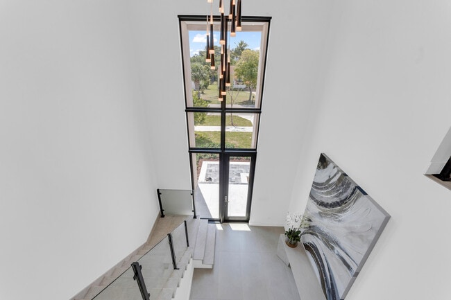 Building Photo - 239 NE 11th St