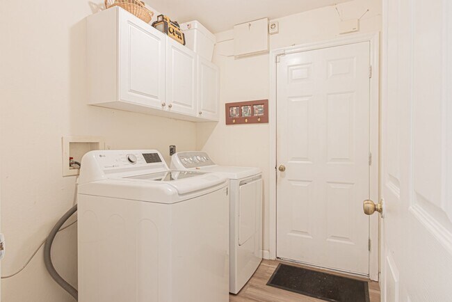 Building Photo - 5-Bed Home With Private Heated Pool & Large Yard - Pet Friendly!