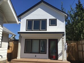 Building Photo - Custom Kenton Townhouse (Short Term)