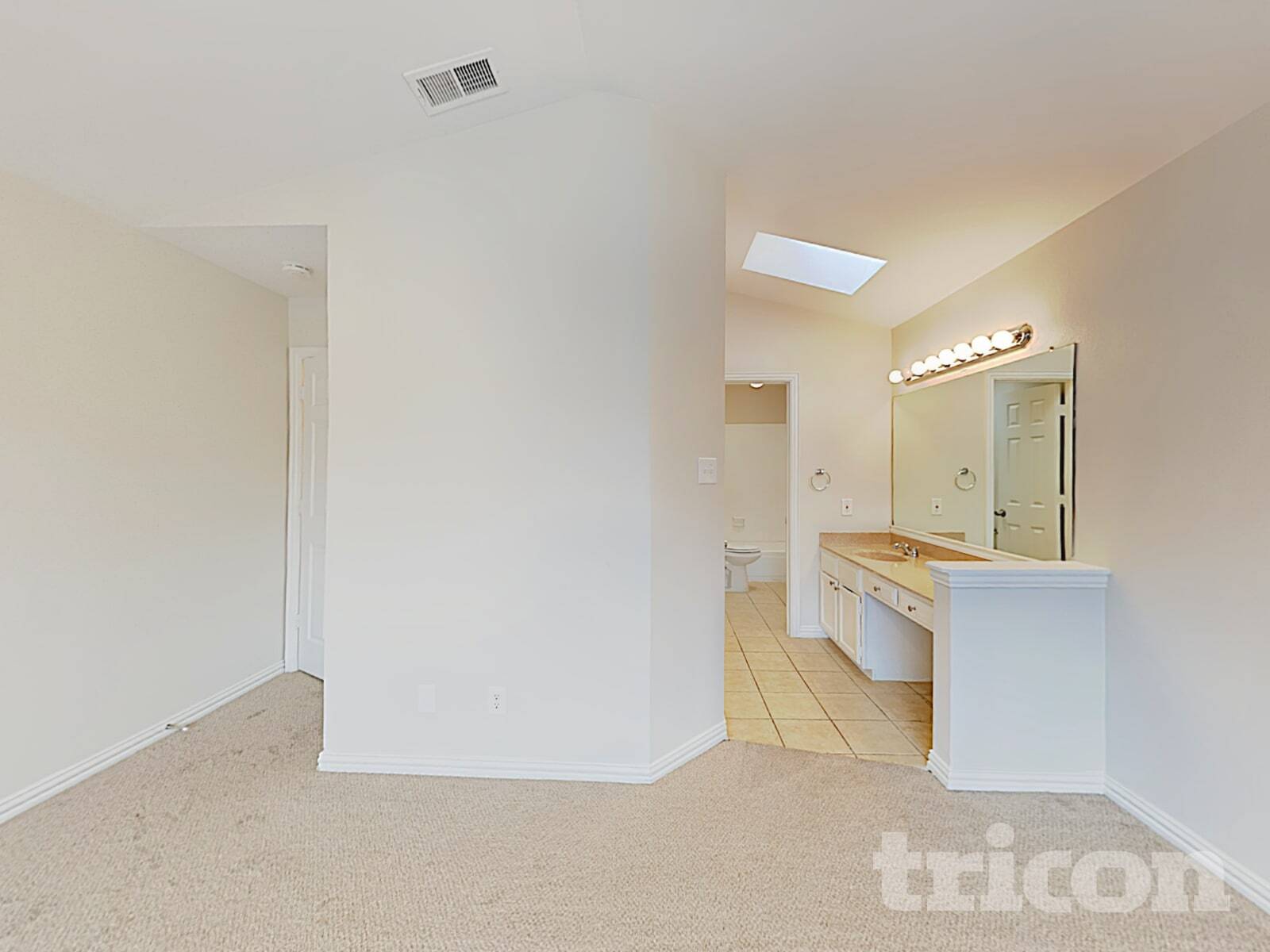 Building Photo - 822 Foxridge Dr