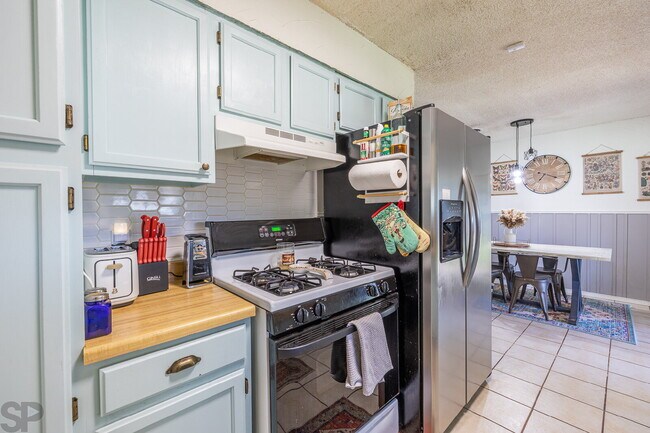 Building Photo - Charming 3 bedroom, 2 bath in Great Location!