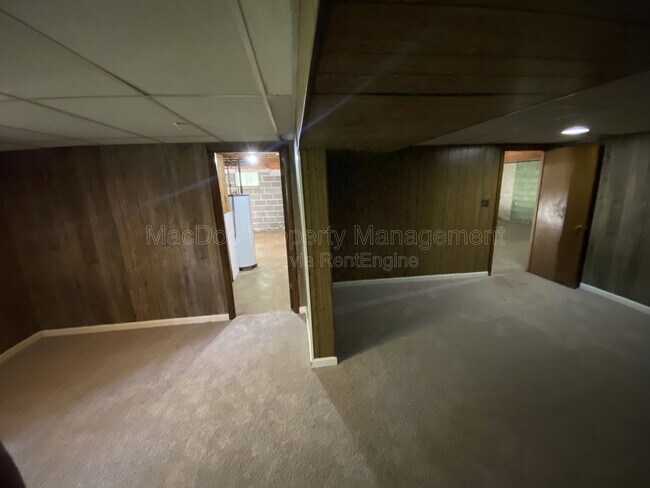 Building Photo - 219 Bells Hill Rd
