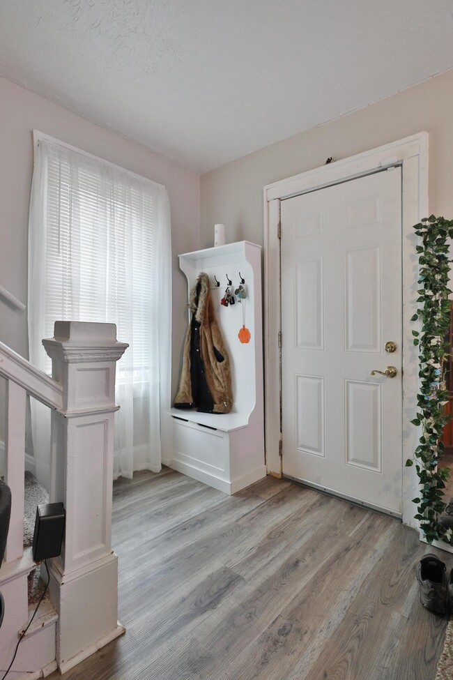 Building Photo - 1599 Mooberry St