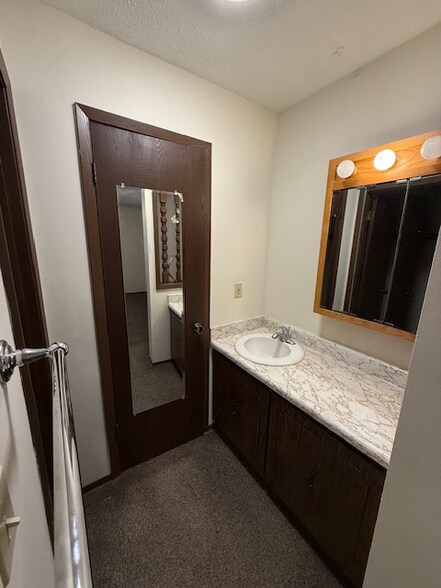 Building Photo - 555 Roddy Rd