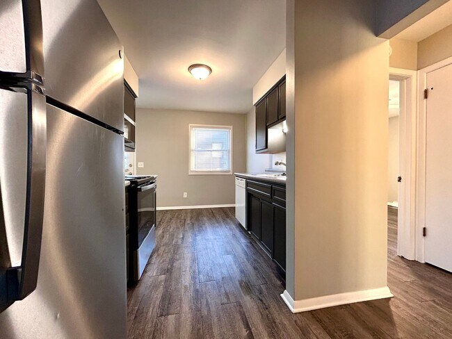 Building Photo - Ivanrest 3689-3695