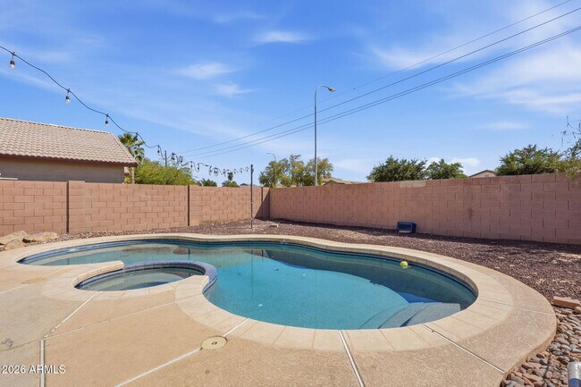 Building Photo - 2033 N 107th Dr