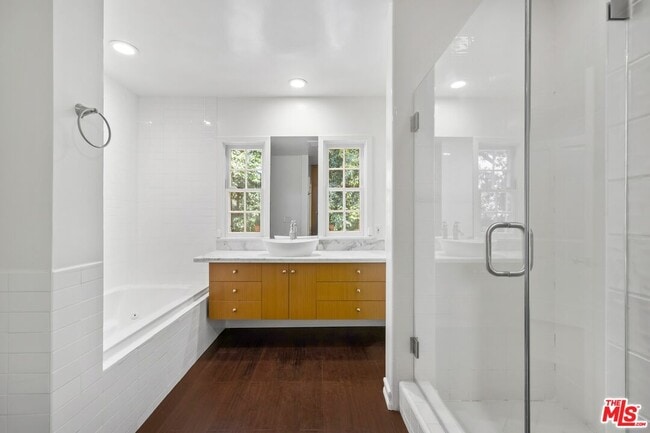 Building Photo - 10711 W Sunset Blvd