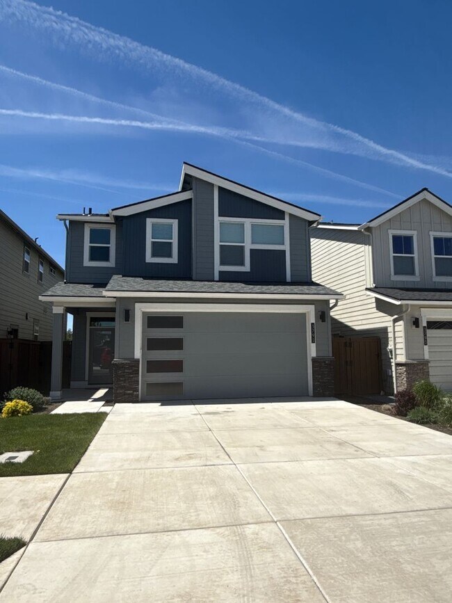 Primary Photo - New Pahlisch Home in Petrosa! Pets Welcome...