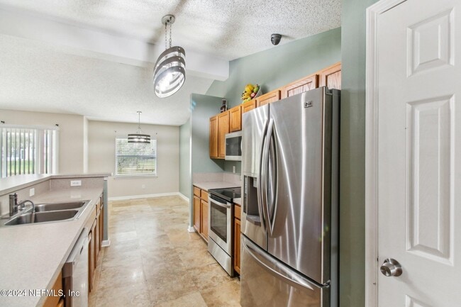 Building Photo - 14018 Fish Eagle Dr E