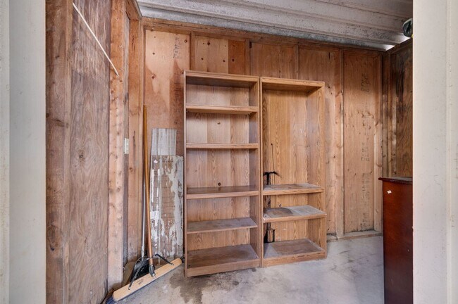 Building Photo - Awesome 4BR/3BA end-unit townhouse in the desirable River Plantation neighborhood!