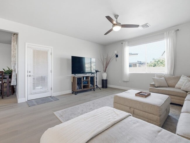 Building Photo - Spacious Cul-de-Sac Living with Modern Comforts & Community Perks
