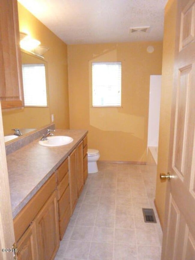 Building Photo - Lovely South Kalispell Home