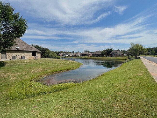 Building Photo - 424 Seville Dr