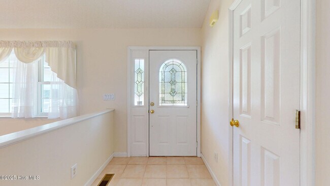 Building Photo - 2039 Royal Pines Dr