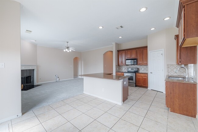 Building Photo - 24207 Yelverton Glen Dr