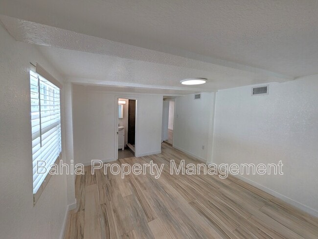 Building Photo - 8004 N Blvd