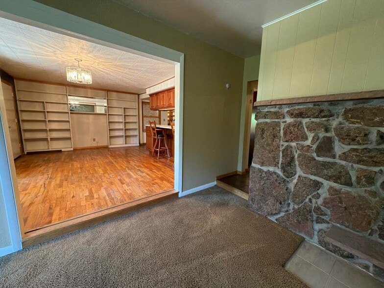 Building Photo - 105 Hankins Ln