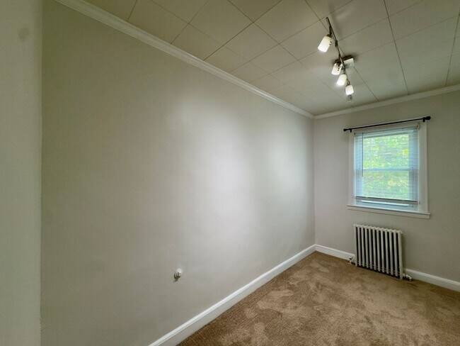 Building Photo - Charming 3 Bedroom/2 Bathroom Townhome in Essex, Baltimore, MD!
