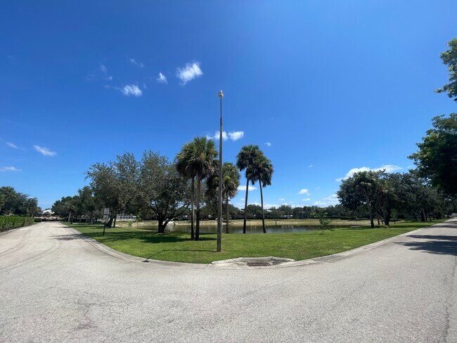 Building Photo - 26747 Little John Ct