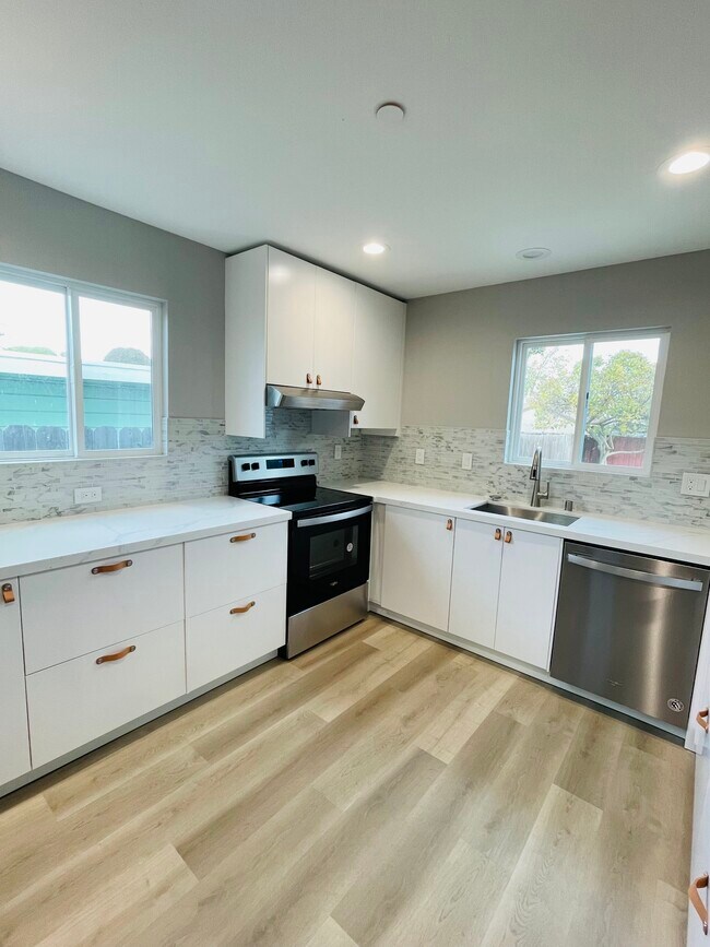 Building Photo - 1236 Hollyburne Ave