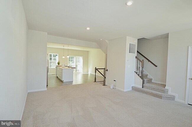 Building Photo - 528 Landing Dr