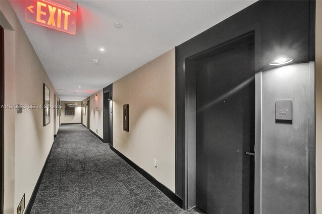 Building Photo - 121 NE 5th St