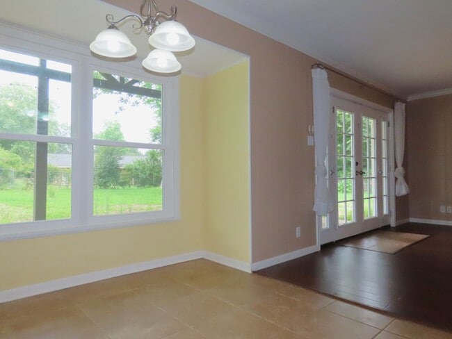Building Photo - South Tyler! Lovely 3 Bedroom, 2 Bath Hous...