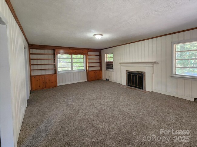 Building Photo - 7604 Shady Ln