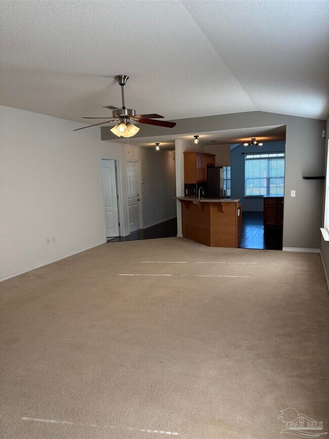 Building Photo - 2423 Flintstone Dr