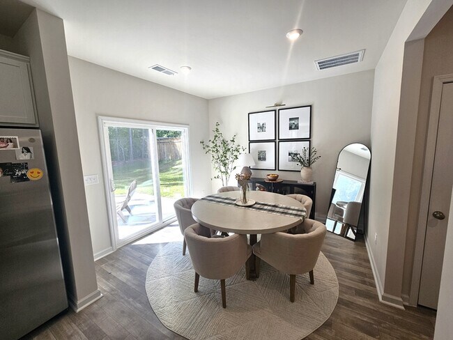 Building Photo - Nearly New  on Cul de sac