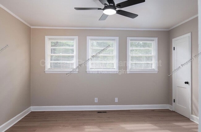 Building Photo - 489 Forest Ave