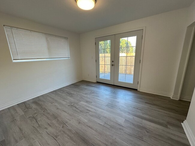 Building Photo - Very Nice Completely Remodeled 2 Bedroom 1...