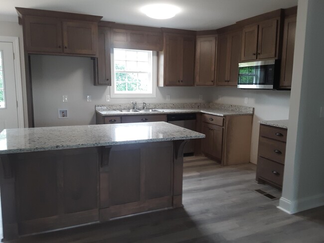 Building Photo - 128 Fiddlers Ct