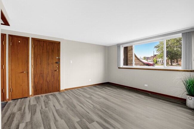 Building Photo - 7101 W Foster Pl